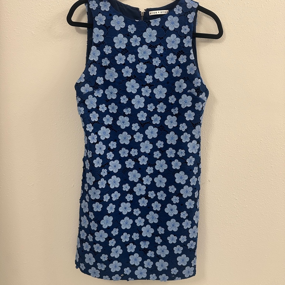 Alice + Olivia Clyde A-line Shift 3D Floral Dress